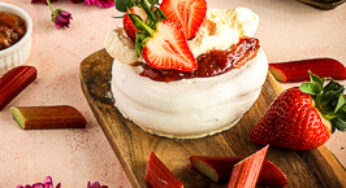 Individual Rhubarb Pavlovas Recipe